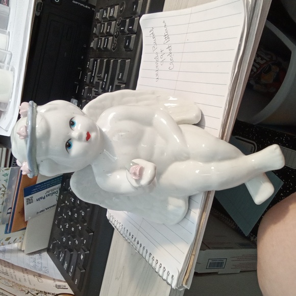#1500 Sitting Porcelain Angel - Picture 1 of 2